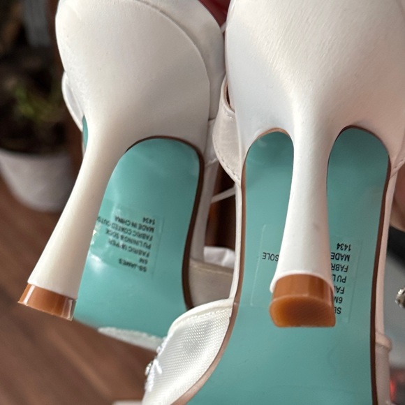 Betsey Johnson Silver Embellished Ivory Heels - Picture 6 of 8